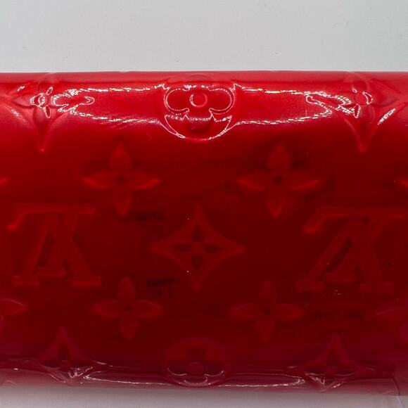 GUC Preowned Louis Vuitton Red Vernis Sarah Wallet - Picture 8 of 11